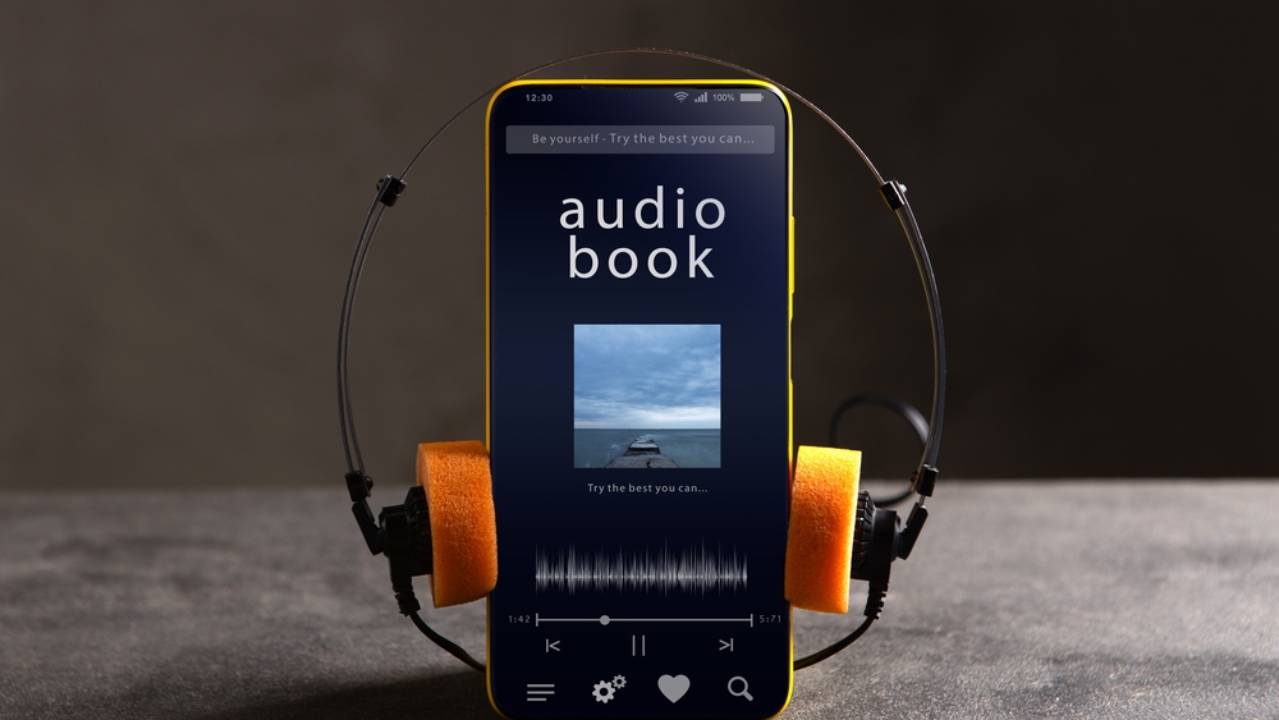 audiolibro e cuffie