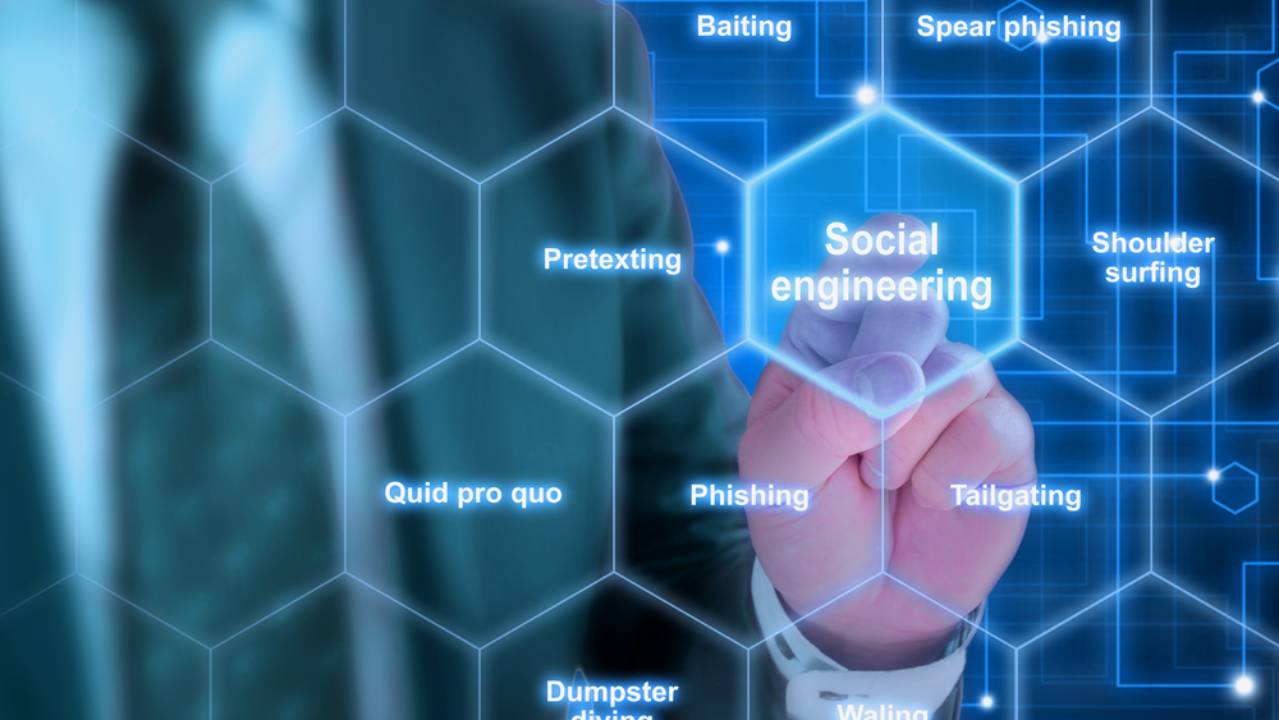 social engineering scritta