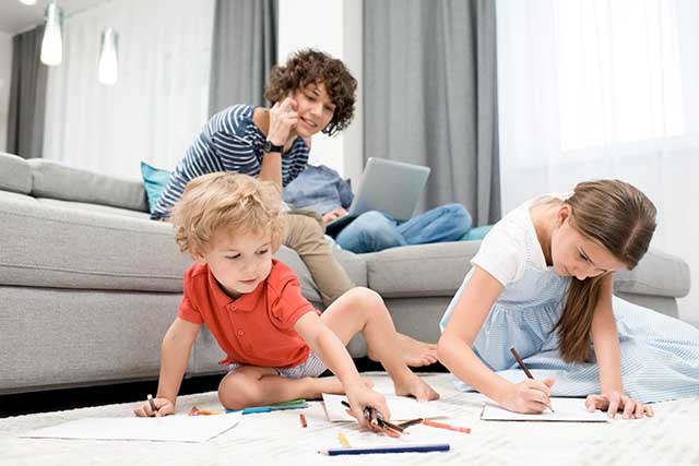 Lavorare con bambini piccoli in casa