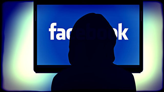 quali dati non condividere su facebook, attenzione agli hacker