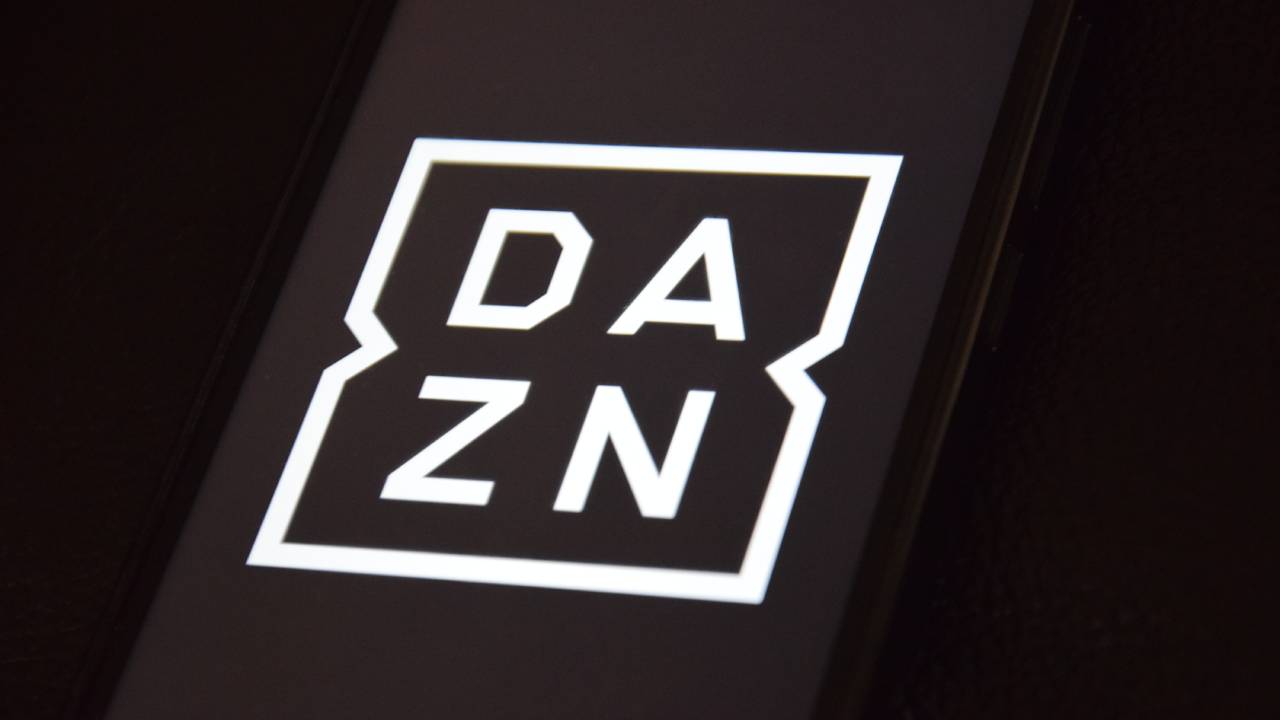 Dazn,
  logo su smartphone