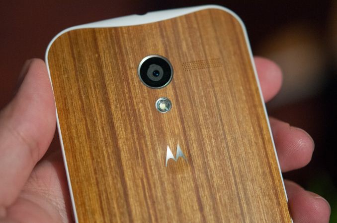 La cover in legno del Moto X