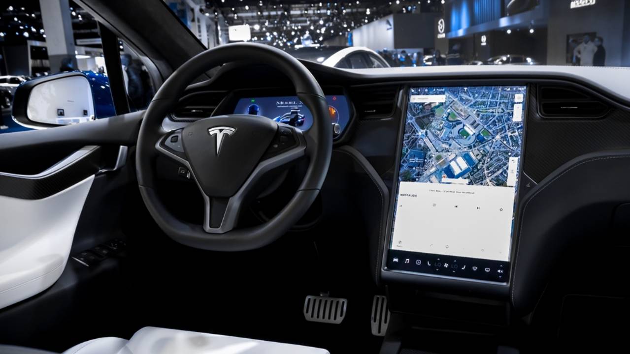 interni Tesla