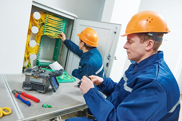 Lavori di cablaggio della fibra ottica