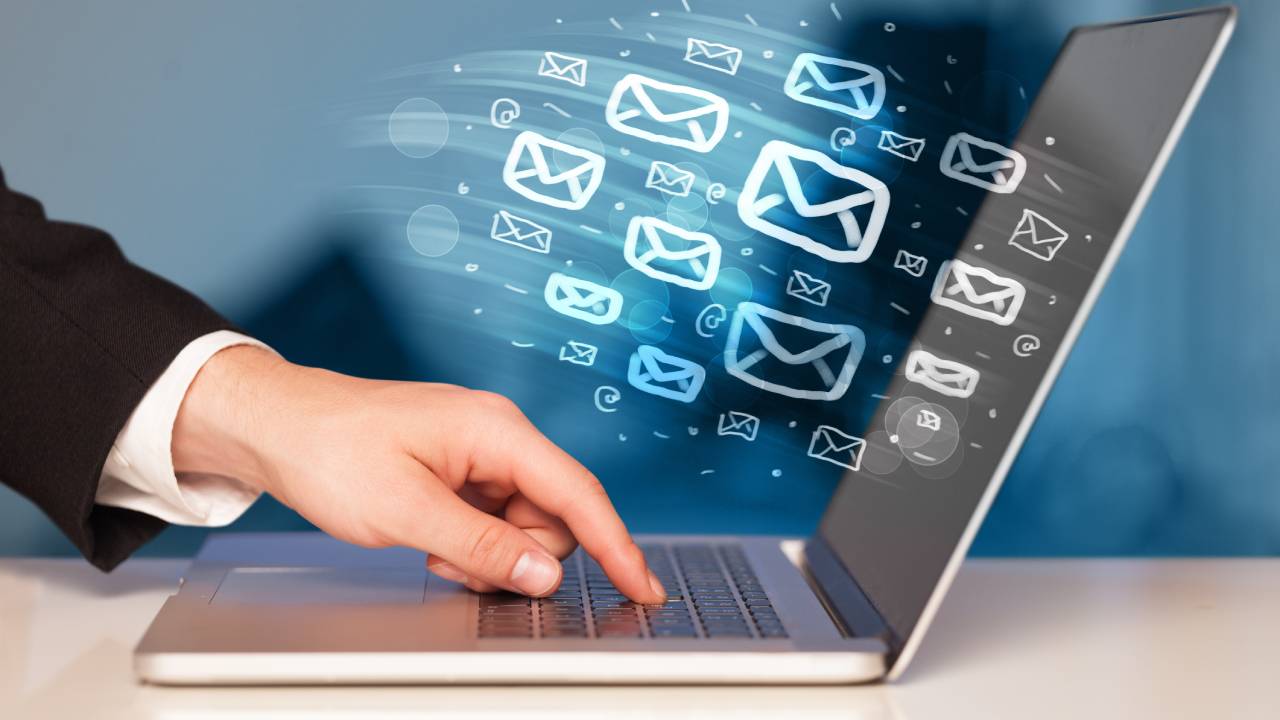 Inviare e-mail col computer