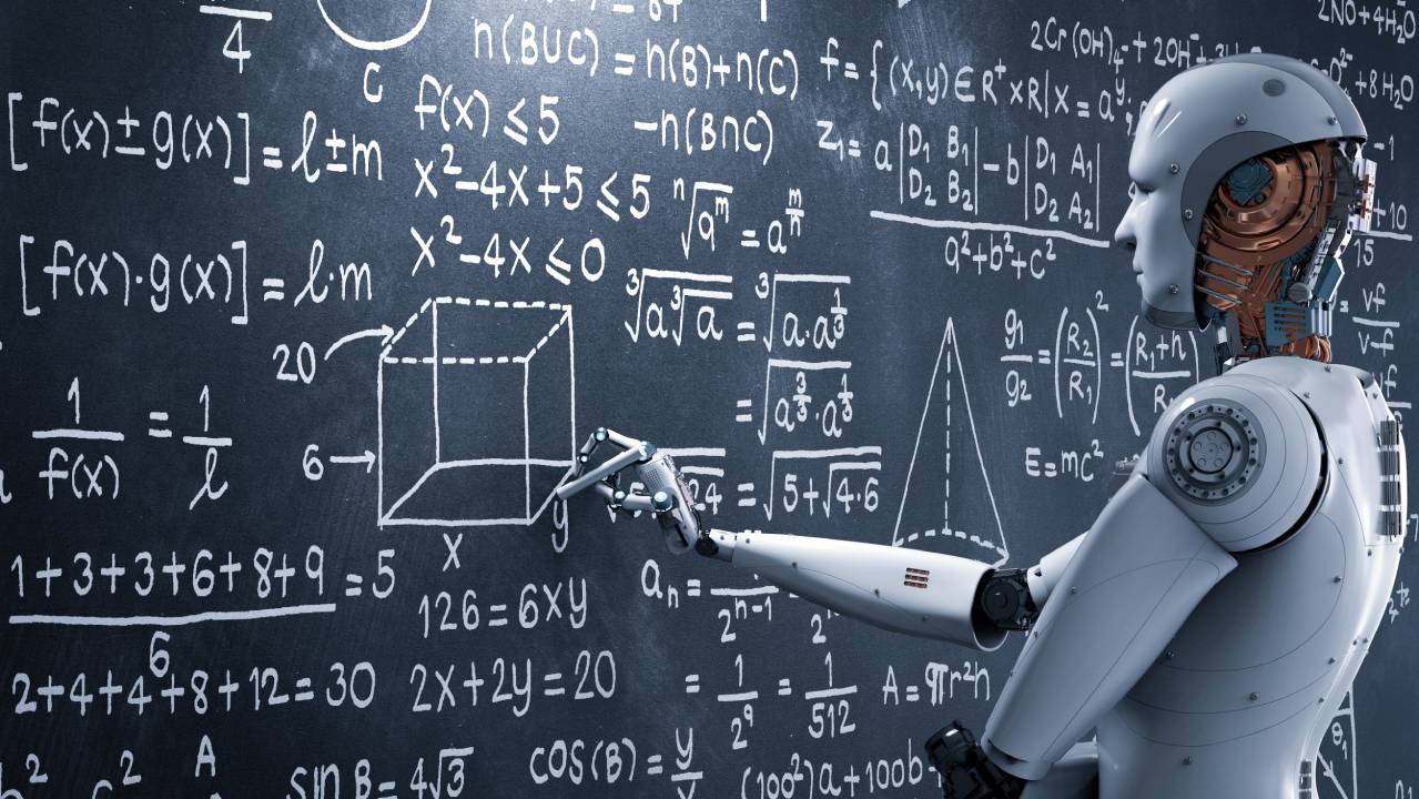 robot alla lavagna alle prese con formule matematiche