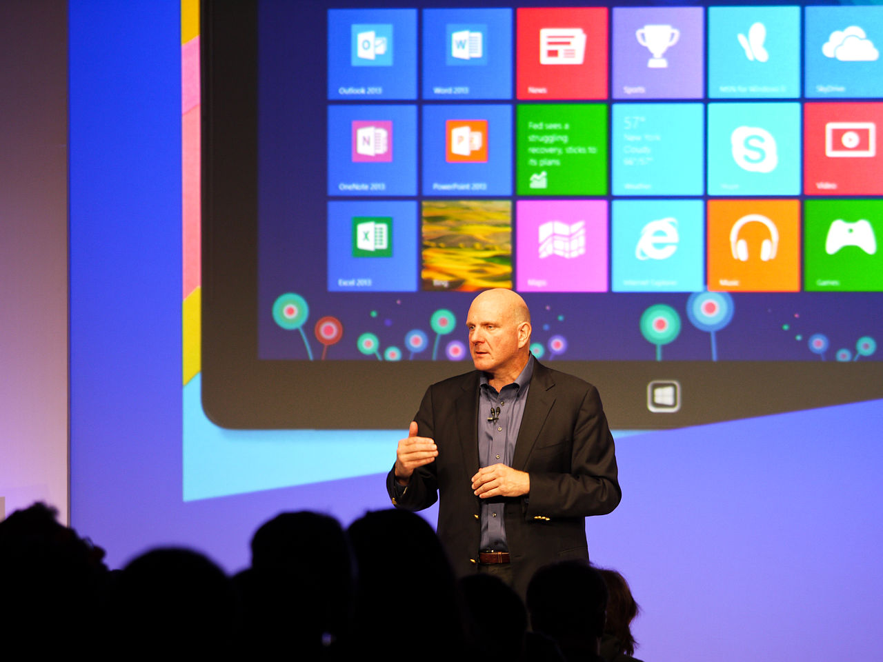 Ballmer con un tablet Microsoft