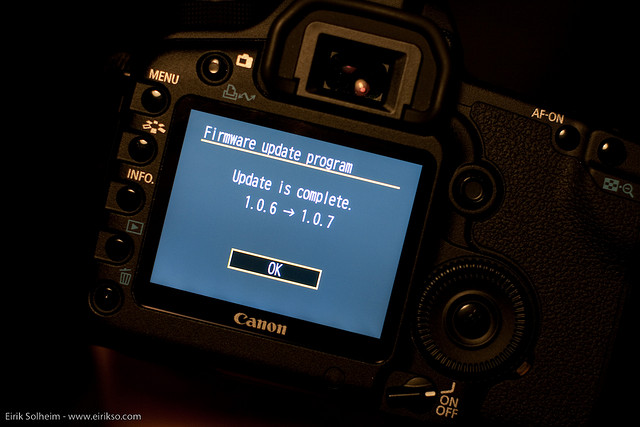 Aggiornamento firmware su una fotocamera reflex Canon