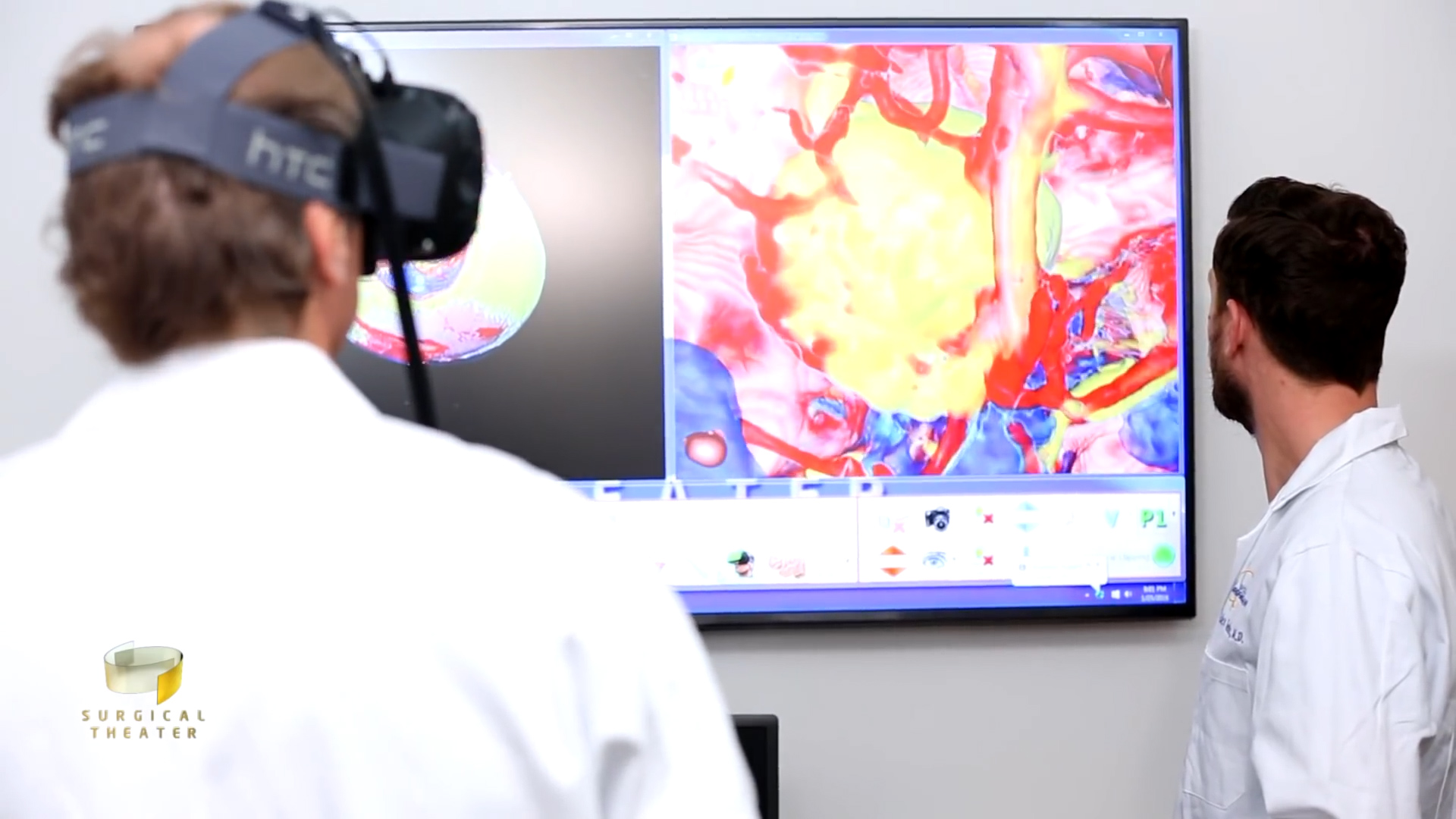 Operazione simulata con visore VR