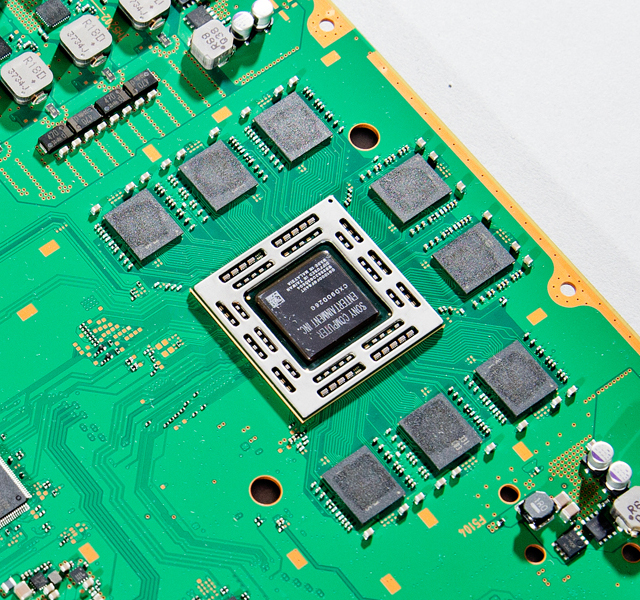 Il processore della PS4 circondato dai chip RAM