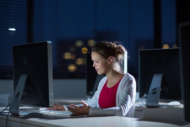 Lavoro davanti al PC di notte