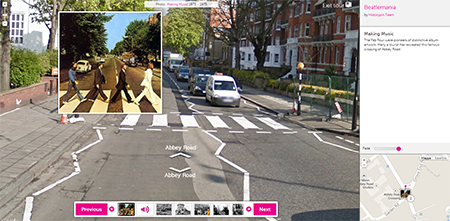 I Beatles su Abbey Road. Sullo sfondo la strada com'è oggi