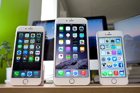 Da sinistra a destra iPhone 6, iPhone 6 Plus e iPhone 5S