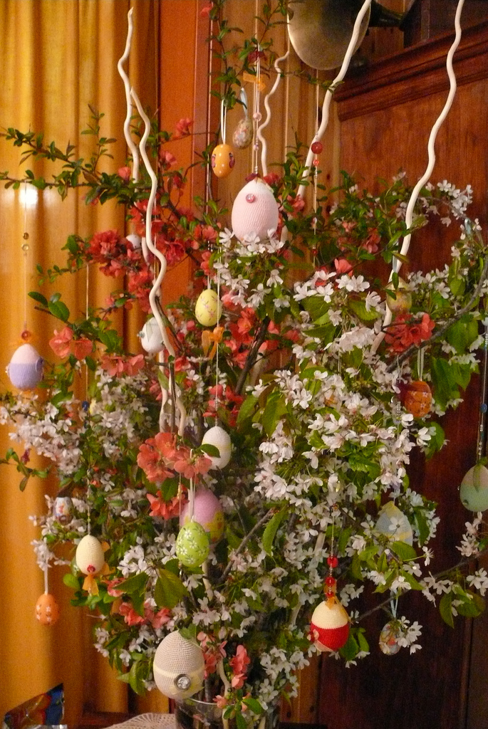 Un albero pasquale, addobbo perfetto per le feste di Pasqua