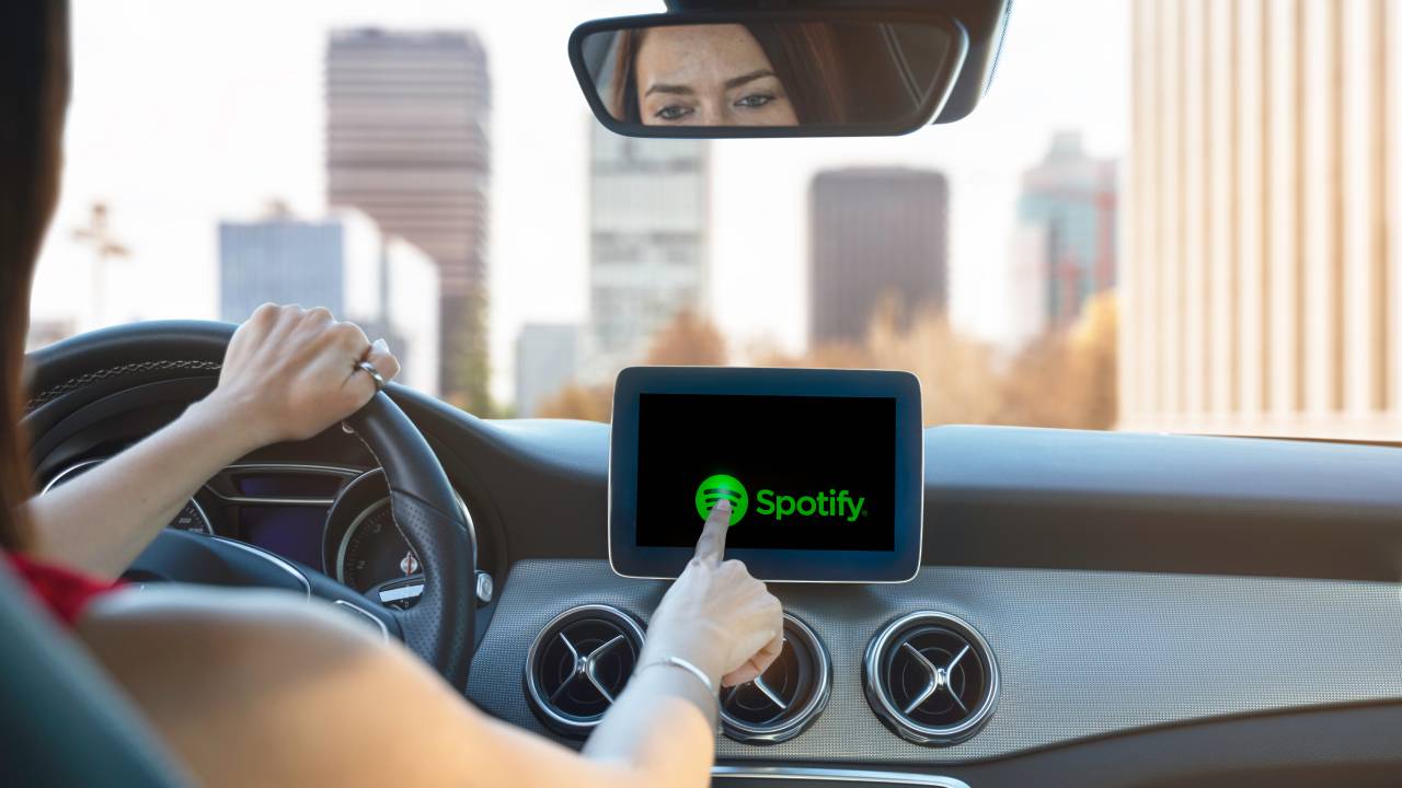 Spotify in auto