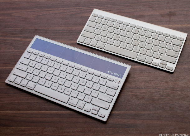 La Logitech Wireless Solar 760 a confronto con una normale tastiera Mac