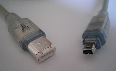 Cavo FireWire con connettori 6 pin e 4 pin