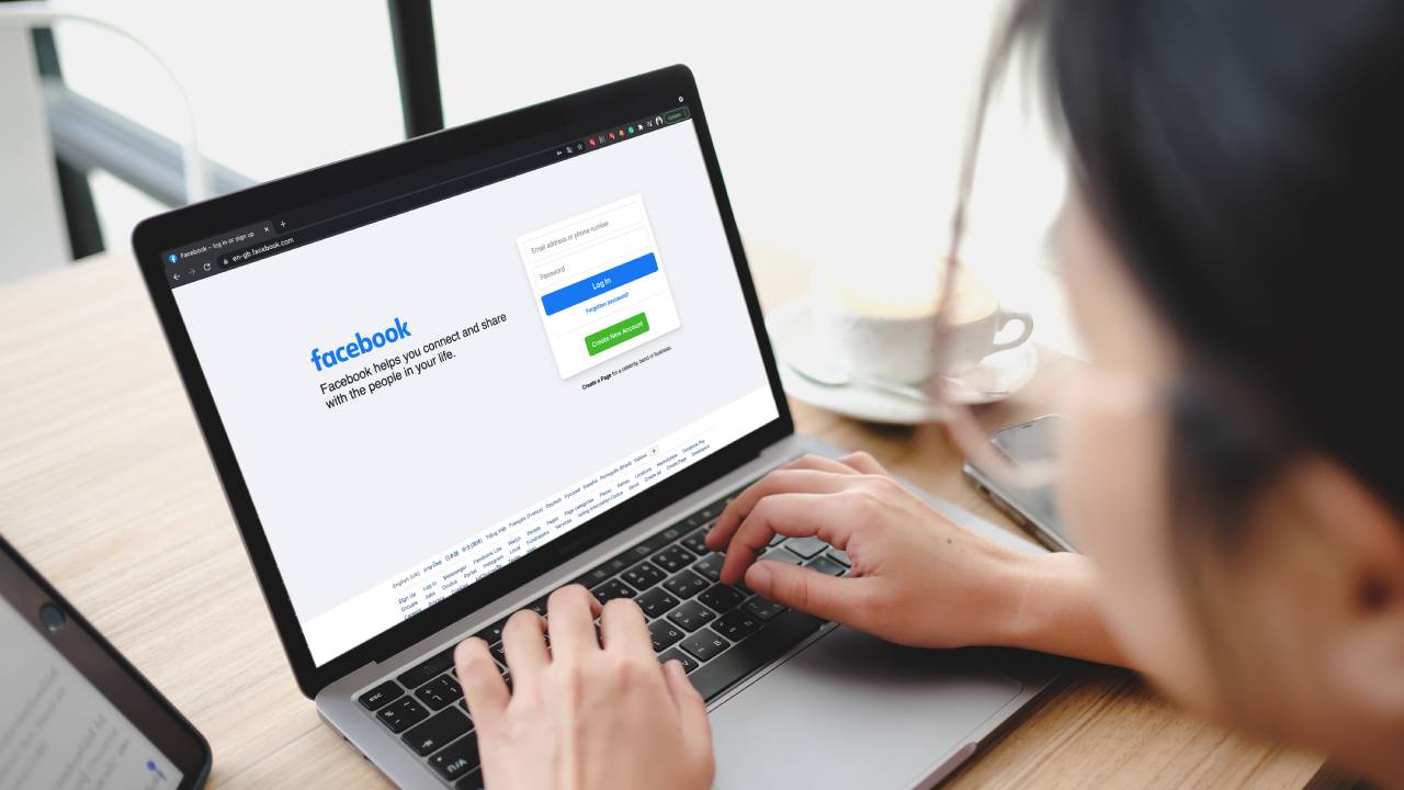 Facebook su pc,
  cambio di account