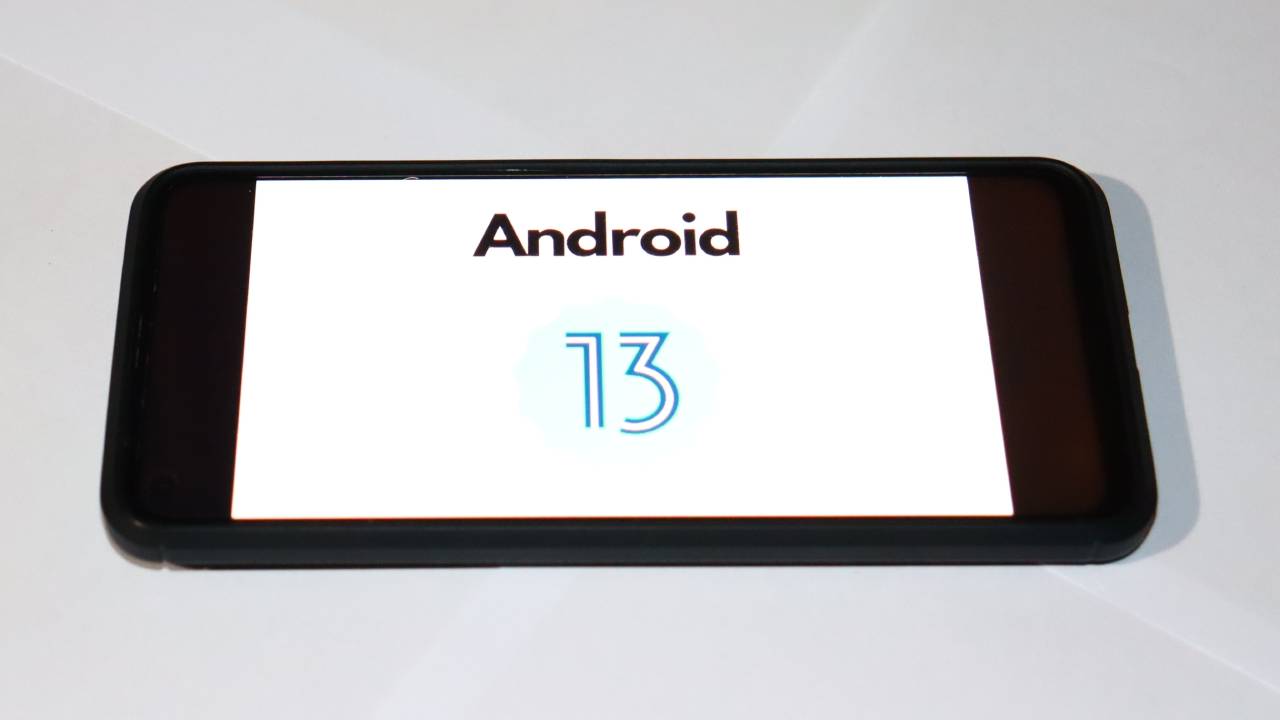 smartphone android 13