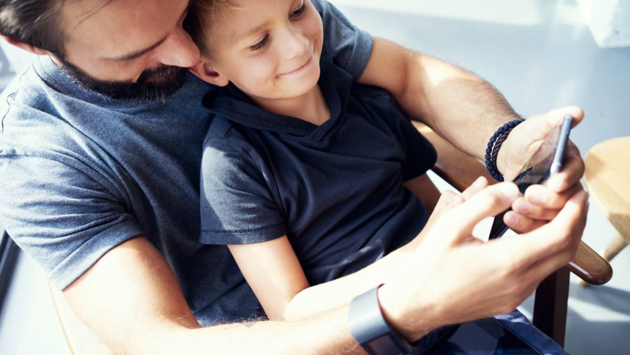 Padre aiuta figlia a fare lo Spid