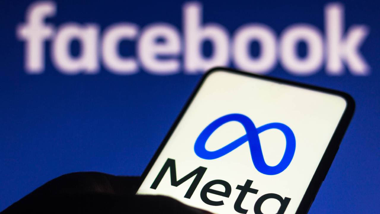 Meta Facebook logo su smartphone